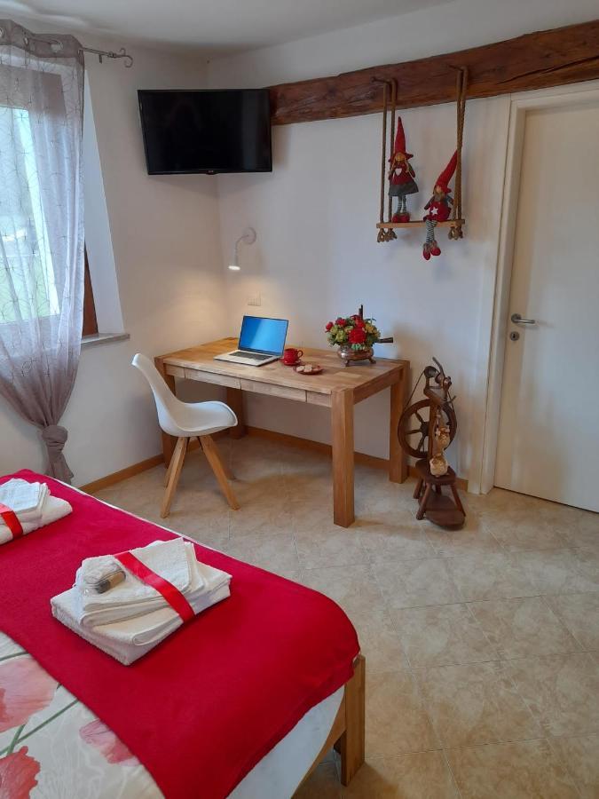 B&B La Casa Di Loretta Paderno Εξωτερικό φωτογραφία
